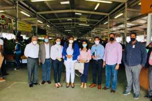 Comisión Alcaldía de Higuey, visita MERCADOM