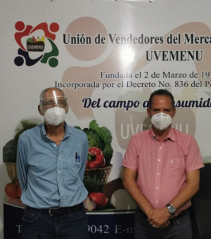 Administrador Mercadom, visita comerciantes Mercado de la la Duarte