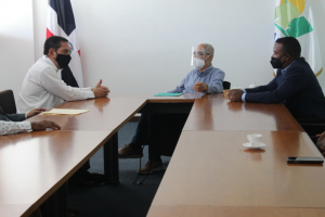 Cónsul Eligio Jáquez visita Mercadom